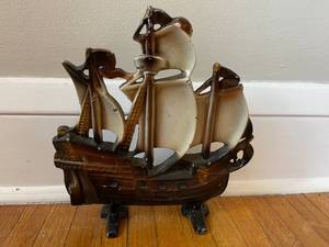 lot 116 image: Vintage Cast Iron Sailboat Door Stop