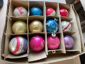 lot 147 image: Vintage Christmas Ornaments
