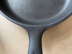 lot 156 image: 2 Vintage Wagner Ware Cast Iron Pans