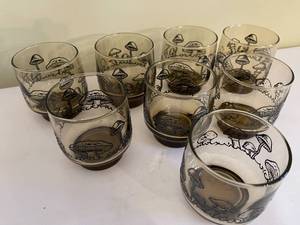 lot 176 image: 8 Vintage Mushroom Themed Drinking Glasses