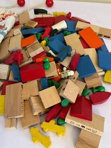 lot 179 image: Vacationland Wooden Toys in Cloth Carrying Case