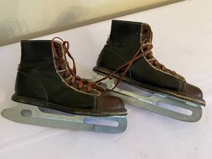 lot 180 image: Vintage Childs Ice Skates