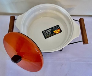 lot 14 image: Vintage Wear-Ever by Alcoa 2 Quart Casserole Warmer Set