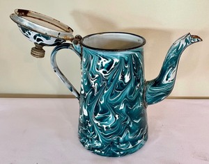 lot 23 image: Vintage Green Chrysolite Swirl Enamel Coffee Pot