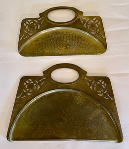 lot 26 image: Vintage Trivet and 2 Crumb Catchers