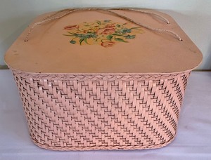 lot 33 image: Vintage Harvey Sewing Basket with Notions