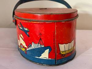 lot 194 image: Vintage Ohio Art Metal Lidded Box