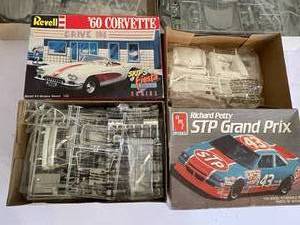 lot 205 image: 4 Model Car Kits