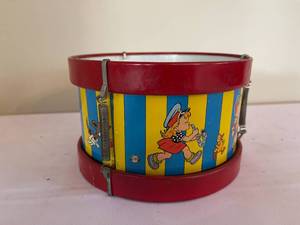 lot 207 image: Vintage Tin Toy Drum