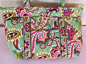 lot 37 image: Vera Bradley Bag