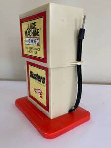 lot 230 image: Hot Wheels Juice Machine With Two Cars