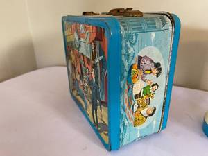 lot 252 image: Double Deckers Lunchbox With Thermos