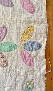 lot 38 image: Vintage Quilt
