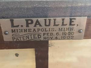 lot 266 image: Vintage L. Paulee Glass Display Case