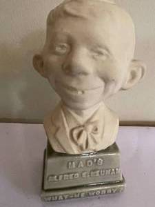 lot 280 image: Mads Alfred E. Neuman Statue