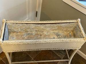 lot 297 image: Wicker Plant Stand with Metal Tray Insert