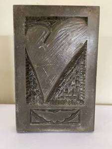lot 315 image: Strauch 1996 Heart Themed Bookends