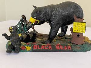 lot 59 image: 1962 Aurora Plastics Bear Bear Model