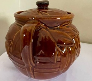 lot 62 image: Vintage McCoy Cookie Jar