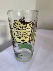 lot 79 image: Vintage Davy Crockett Glass