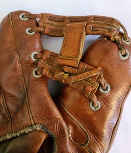 lot 329 image: Vintage Leather Baseball Glove