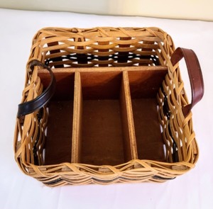 lot 332 image: Amish Woven CaddyBasket