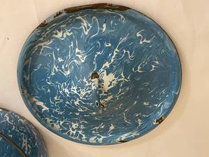 lot 343 image: Vintage Enamel Covered Pot With Wooden Handle