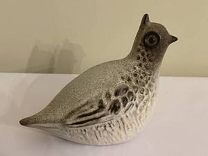 lot 344 image: Two Howard Pierce Pottery Quail Figures
