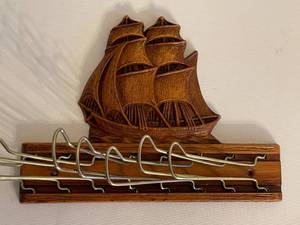 lot 372 image: Vintage Wall Mount Sailboat Themed Tie rack