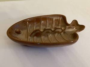 lot 375 image: Vintage Frankoma Fish Themed Ashtray