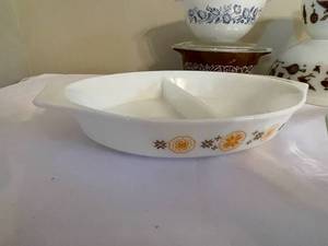 lot 383 image: Assorted Pyrex Lot