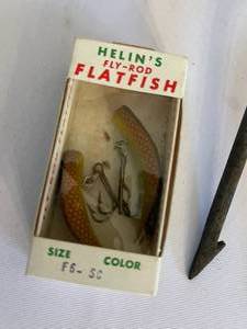 lot 394 image: Vintage Ice Spearing Tine and 4 Helins Flatfish Lures