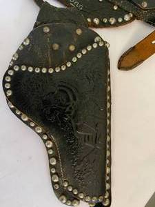 lot 400 image: Vintage Hopalong Cassidy Toy Gun Holster