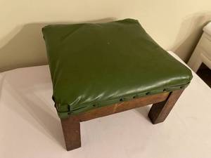 lot 405 image: Vintage Handmade Foot Stool