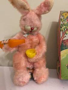 lot 406 image: Vintage Picnic Bunny Toy