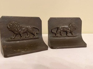 lot 411 image: Vintage B&H Lion Themed Metal Bookends
