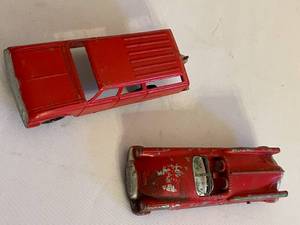 lot 420 image: 2 Metal Tootsie Toy Cars