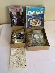 lot 431 image: Vintage Star Trek and Star Wars Models