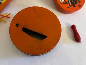 lot 432 image: Vintage Halloween Deco Pieces