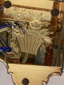 lot 88 image: Vintage Wall Mount Mirror
