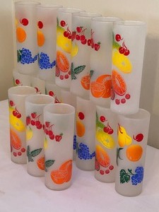 lot 363 image: 16 Vintage Frosted Fruit Themed Drinking Glasses