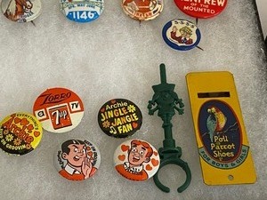 lot 157 image: Vintage Button - Pin Back Collection & More