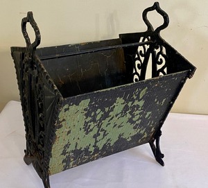 lot 199 image: Vintage Ornate Metal Magazine Rack
