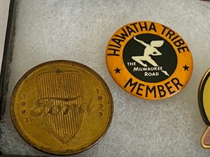 lot 159 image: Vintage Small Items including Chauffeur Pins, Ford 30 Years Progress Token and Hiawatha Milwaukee Pinback