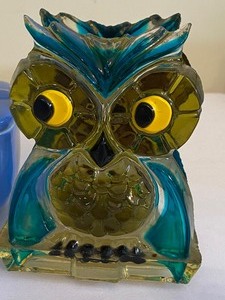 lot 80B image: Adorable Vintage Owl Napkin Holder and Covered Refrigerator Dish