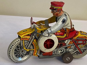 lot 235 image: Vintage Marx Toys Wind Up Motorcycle