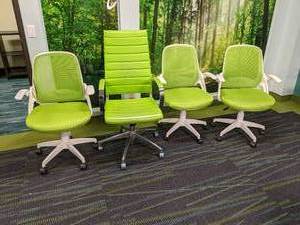 Lot of 3 mesh swivel office chairs ...