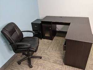 L shaped desk with frosted glass cu...