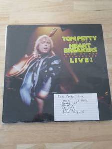 lot 7 image: TOM PETTY - PACK UP THE PLANTATION LIVE - 1985 - VINYL LP