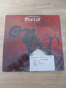 lot 8 image: MEATLOAF - BAT OUT OF HELL - 1977 - VINYL LP